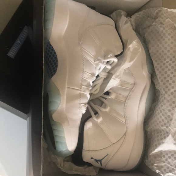 Jordan 11s retros - Picture 5 of 8